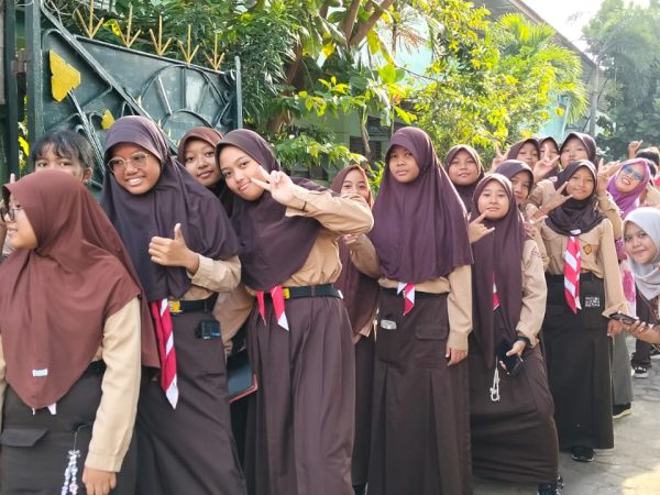 Jalan Sehat dan Senam Bersama, Wujud Jumat Karakter di SMPN 15 Yogyakarta