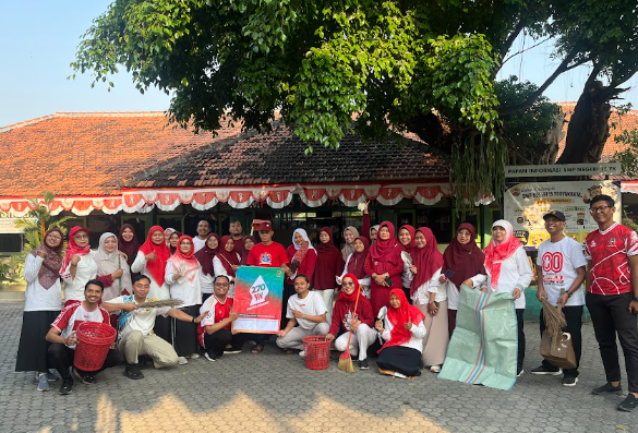 Sambut Hari Ulang Tahun Kota Yogyakarta, SMP Negeri 15 Yogyakarta Gelar Jumat Reresik dan Luncurkan Logo HUT Kota