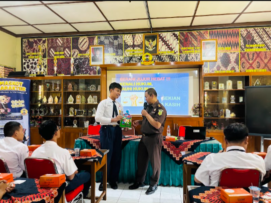 Jaksa Masuk Sekolah, Bekali Murid SMPN 15 Yogyakarta dengan Kesadaran Hukum dan Integritas